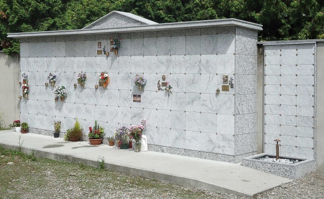 aspersore-e-parete-del-ricordo